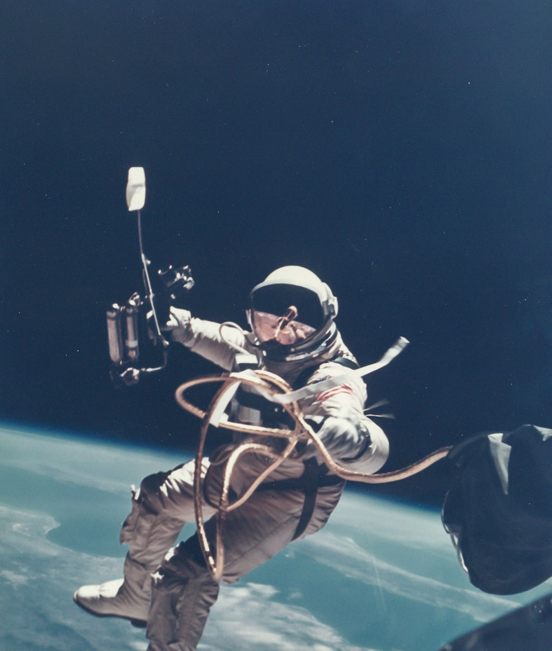 Illustration for article titled The crappy photos of NASA's golden era you never get to see